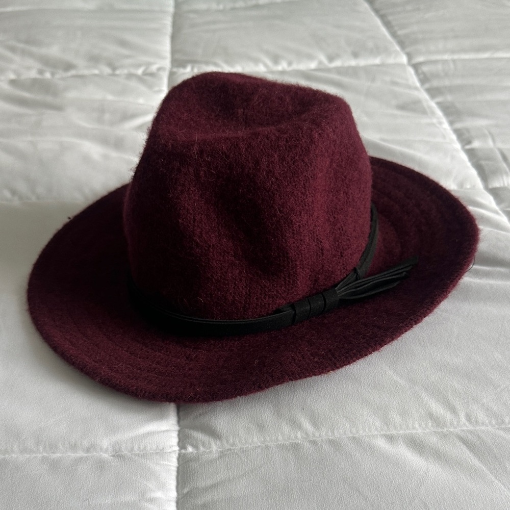 Chic Maroon Fedora Hat with Black Band
